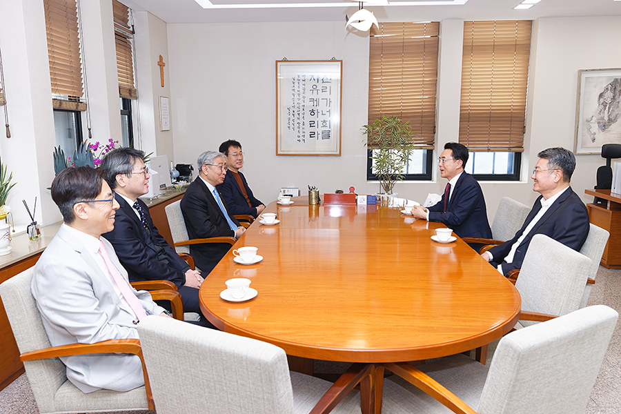  창암장학재단 관계자 접견 (NEO_86503월 25일 창암특훈교수 접견 copy.jpg) 관련사진1
