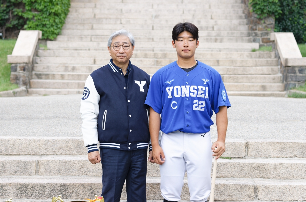 연세체육회 산하 17개부 학생단체 기념촬영(_EO_18326월 4일 연세체육회 17개부.jpg) 관련사진4