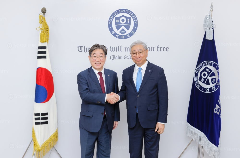 고려대학교 김동원 총장 명예철학박사 학위수여식(_EO_99349월 8일 고려대 김동원 총장 명예박사학위.jpg) 관련사진7